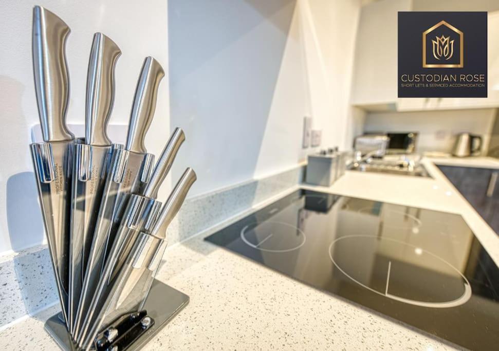 Two Bedroom - Central Peterborough - New Year Discount Εξωτερικό φωτογραφία
